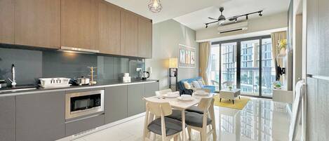 Appartement, 1 très grand lit et 1 canapé-lit | Cuisine privée | Réfrigérateur, micro-ondes, plaque de cuisson