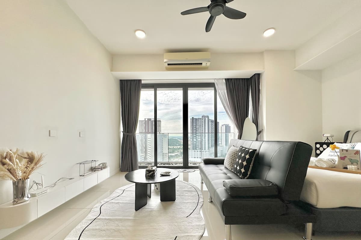 Comfort Studio, 1 Queen Bed with Sofa bed, City View | Living area