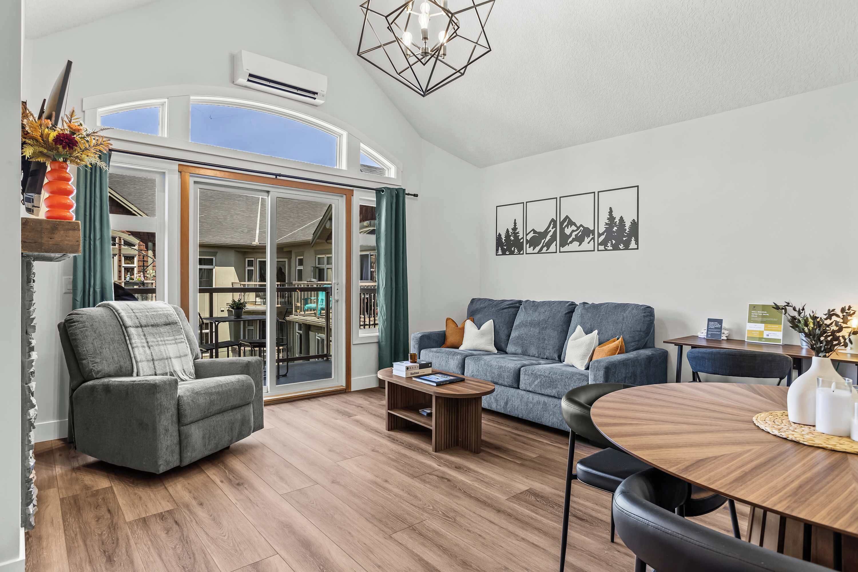 TV, fireplace, offices