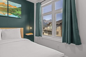 1 室のベッドルーム、デスク、アイロン / アイロン台、旅行用ベビーベッド