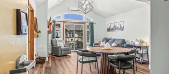 Mountain View Apartment | Free Parking & Balcony