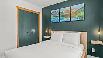 1 Schlafzimmer, Schreibtisch, Bügeleisen/Bügelbrett, Reisekinderbett