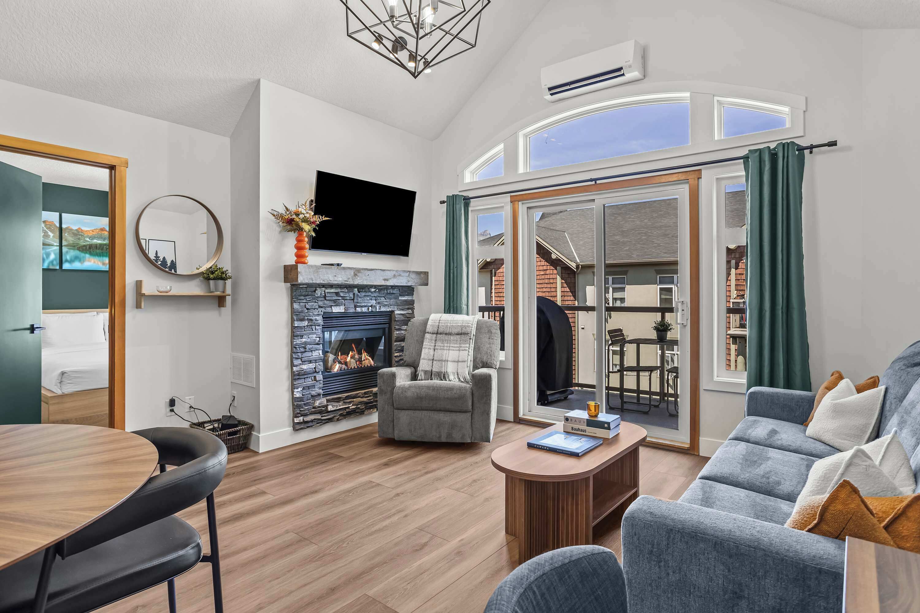 TV, peis og kontorer