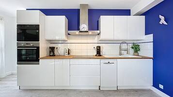 Réfrigérateur, micro-ondes, four, lave-vaisselle