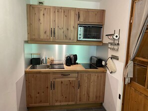 Kühlschrank, Kochgeschirr/Geschirr/Besteck