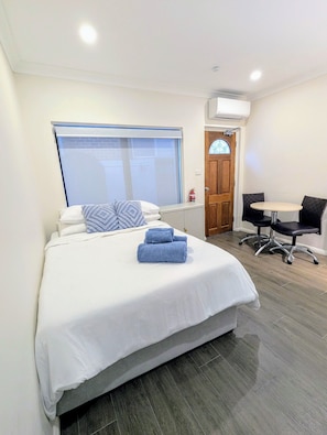Iron/ironing board, WiFi, bed sheets