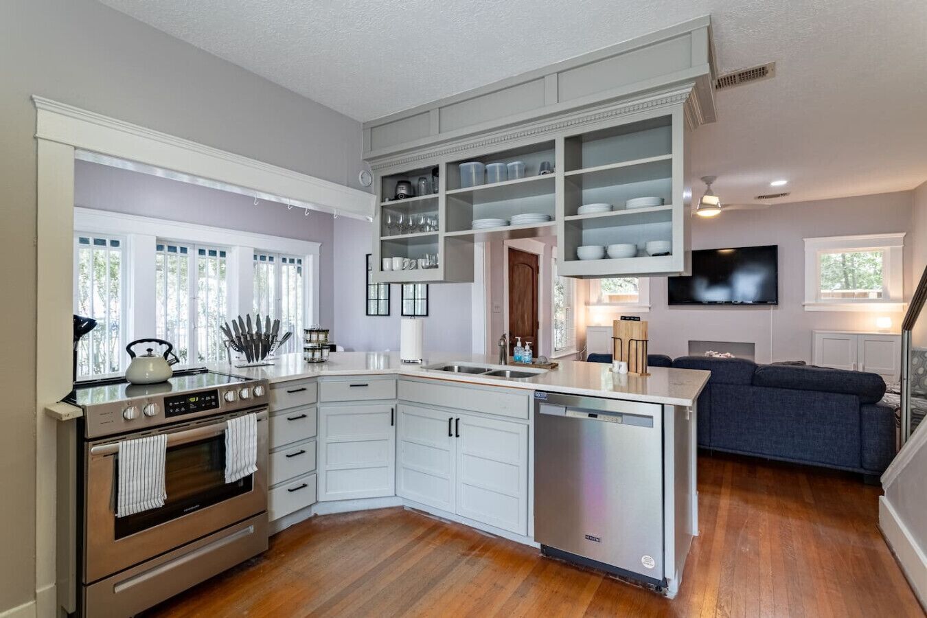 Réfrigérateur, micro-ondes, four, grille-pain