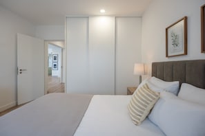 3 chambres, bureau, fer et planche à repasser, accès Internet