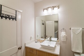 Hair dryer - Peaceful home near 59 N (New Caney)