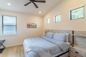 3 bedrooms, WiFi, bed sheets - Peaceful home near 59 N (New Caney)