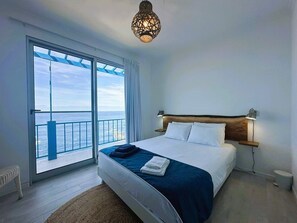 2 slaapkamers, een strijkplank/strijkijzer, internet, beddengoed