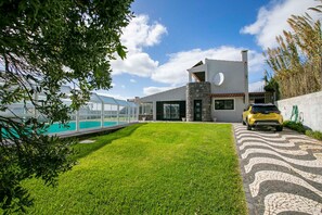 Exterior - Villa Sun and Sea | Pool n' 2min walk to the Beach (Ponta Delgada)