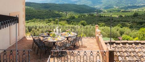 تناول الطعام بالخارج