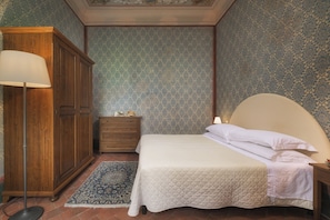 8 bedrooms, iron/ironing board, travel crib, free WiFi