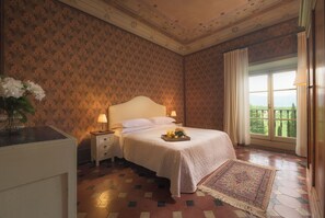 8 bedrooms, iron/ironing board, travel cot, free WiFi