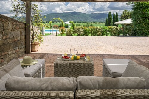 17th-century Tuscan villa, few km from Cortona!