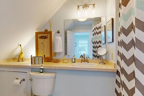 Séchoir à cheveux, serviettes fournies