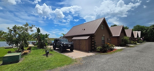 Waterfront Cabin with boat dock on Okeechobee Rim Canal