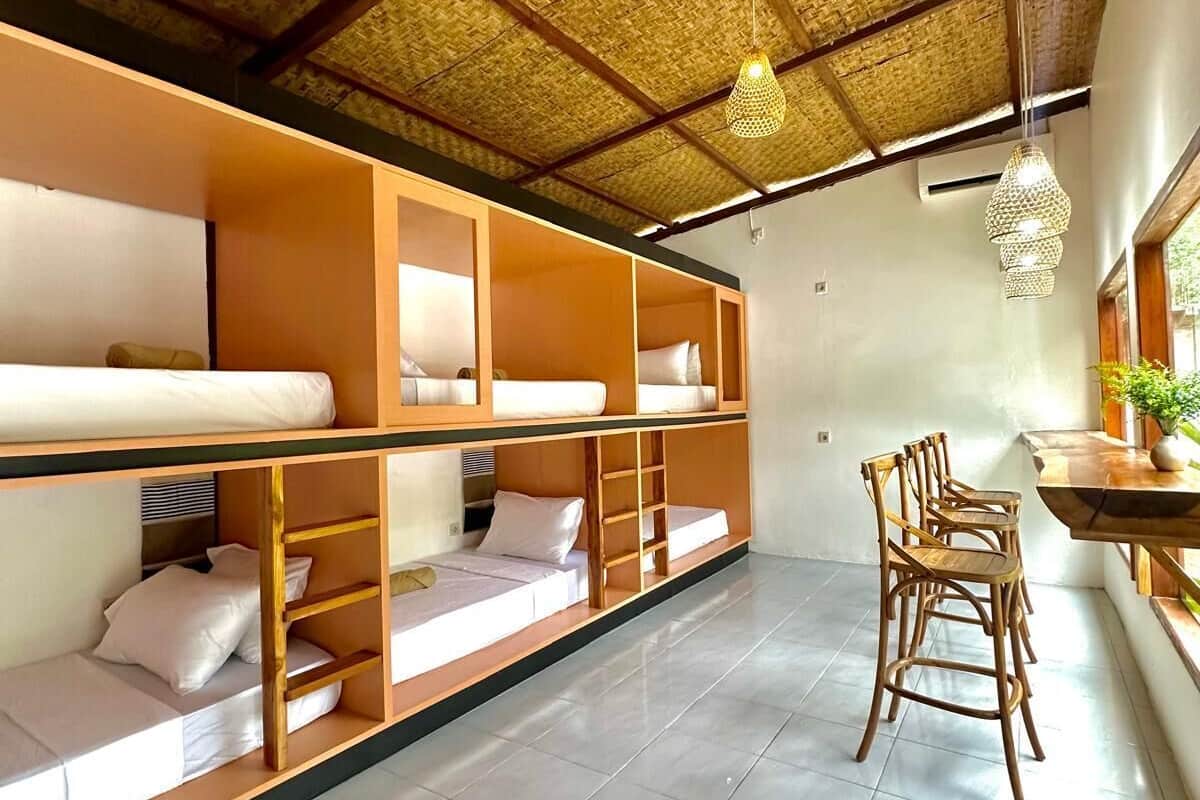 Dormitorio compartido empresarial | Wifi gratis y ropa de cama