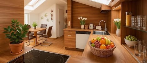 Fridge, oven, stovetop, dishwasher