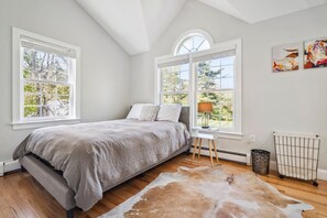 4 habitaciones, escritorio, tabla de planchar con plancha y wifi