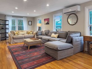 TV, stereoanlegg og kontorer