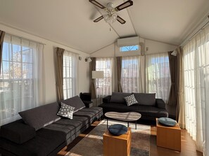 Superior-asuntovaunu, 1 makuuhuone, sauna, vuoristonäköala | Ylelliset vuodevaatteet, untuvapeitot, pimennysverhot