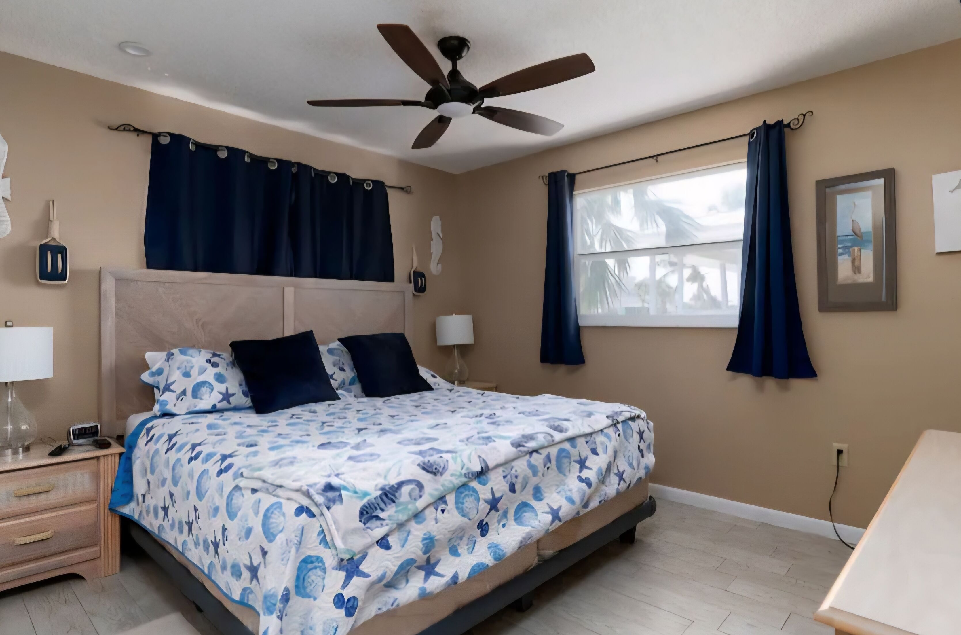 2 slaapkamers, een strijkplank/strijkijzer, beddengoed