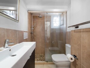 Shower, hair dryer, towels - Holidays in Mallorca: renovated apartment with sea views (Portocolom)