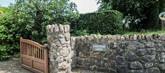 KNOCKROE LODGE, family friendly in New Ross, County Wexford