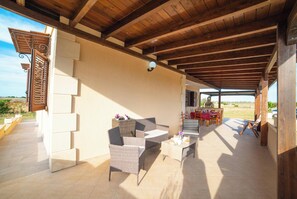 รับประทานอาหารกลางแจ้ง