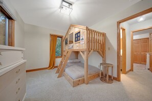 Iron/ironing board, travel crib, WiFi, bed sheets
