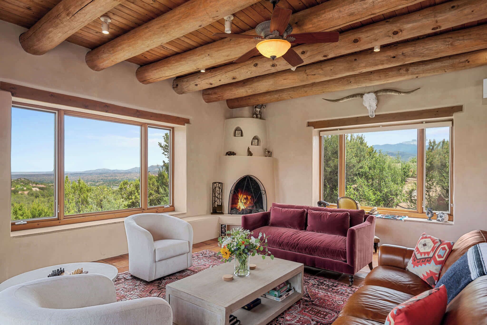 TV connectée, cheminée, espaces bureaux