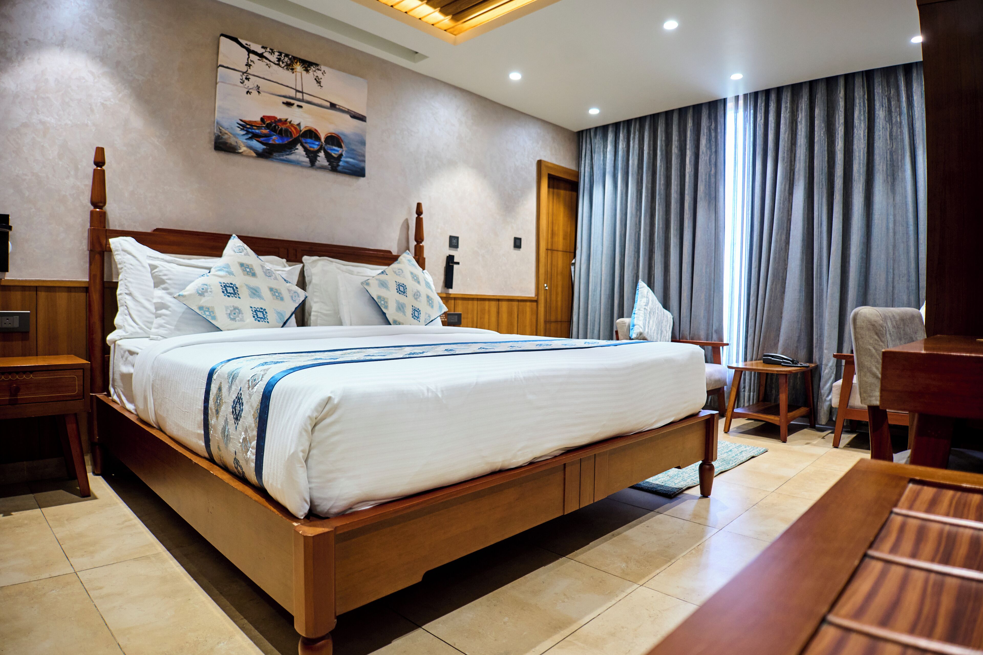 Comfort Double Room, Bay View | In-room safe, desk, laptop workspace, soundproofing