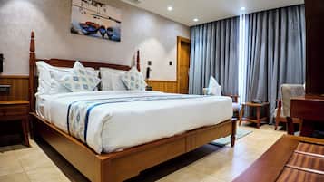 Comfort Double Room, Bay View | In-room safe, desk, laptop workspace, soundproofing