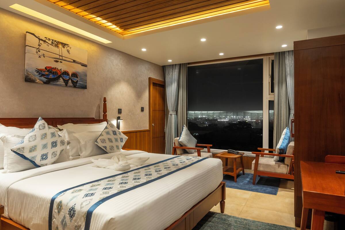 Comfort Double Room, Bay View | Peti besi dalam bilik, meja, ruang kerja komputer riba, kalis bunyi