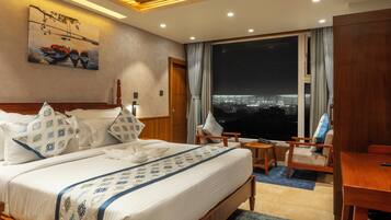 Comfort Double Room, Bay View | In-room safe, desk, laptop workspace, soundproofing