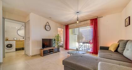 Modern Comfort by the Lagoon
