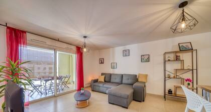 Modern Comfort by the Lagoon