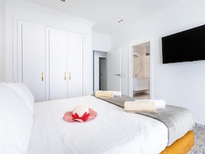 Iron/ironing board, Internet, bed sheets