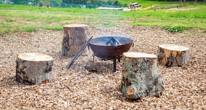 Mistle Roundhouse - UKC6943