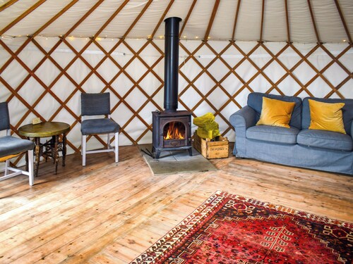 Russet Yurt - UKC6945