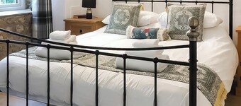 Alojamiento de 2 habitaciones en Membury