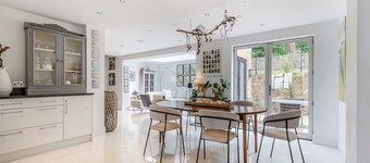 4 bedroom accommodation in Crowborough