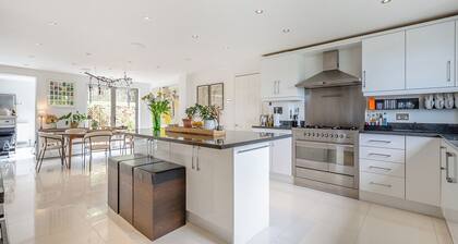 5 bedroom accommodation in Crowborough