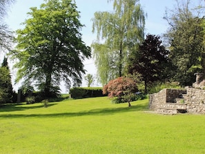 Property grounds - 2 bedroom accommodation in Membury, near Axminster (Membury, near Axminster)