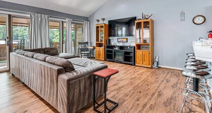 Steps to Marina: Coldspring Retreat w/ Lake View