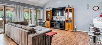 Steps to Marina: Coldspring Retreat w/ Lake View
