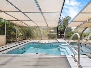 Una piscina techada