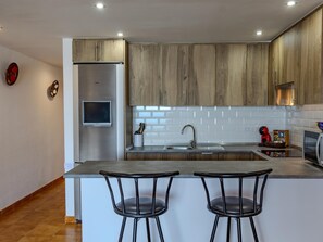 Fridge, microwave, coffee/tea maker, toaster